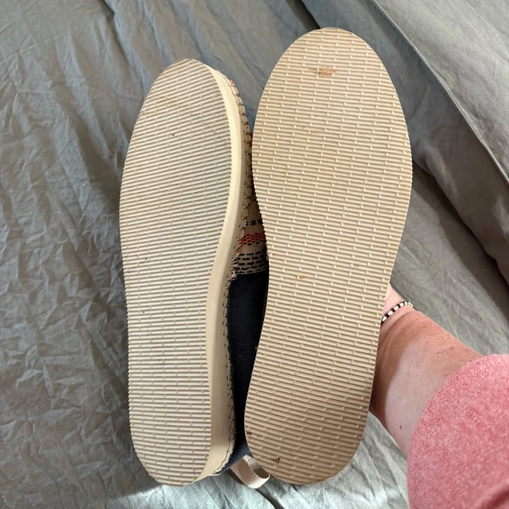 Havaianas Classic Flatform Espadrilles. Size 9.